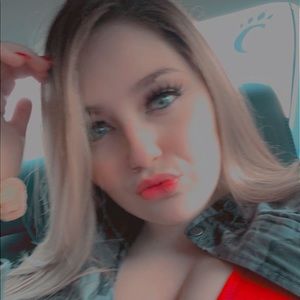 Meet your Posher, Micayla